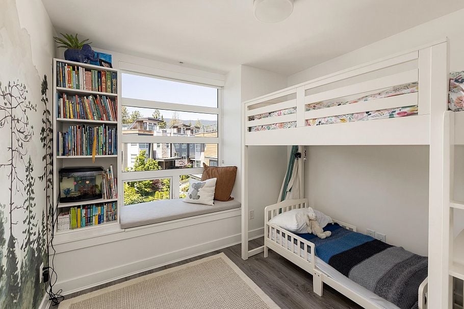 215 2060 Curling Road North Vancouver, BC - 25