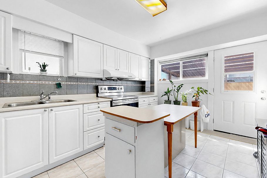 2514 E 27th Avenue Vancouver, BC - 8