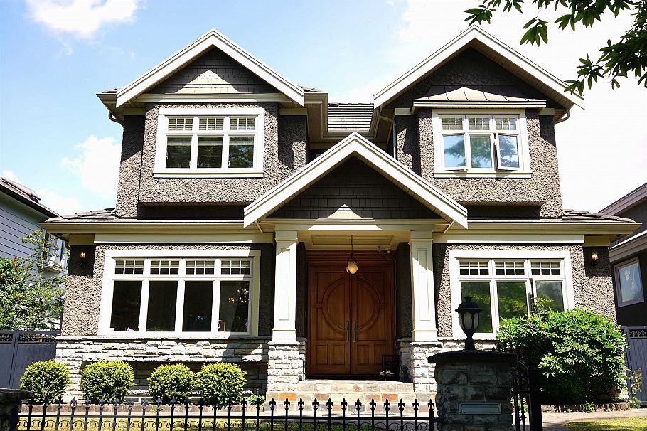 1529 W 61st Avenue Vancouver, BC - 1