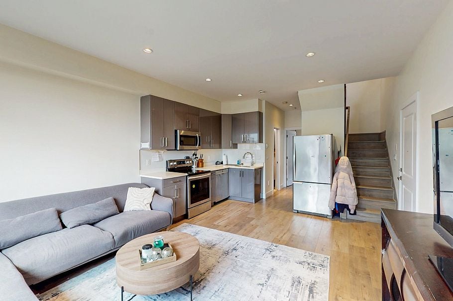 2553 Western Avenue North Vancouver, BC - 32
