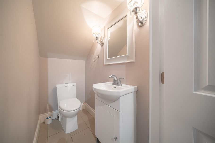 2528 Adanac Street Vancouver, BC - 12