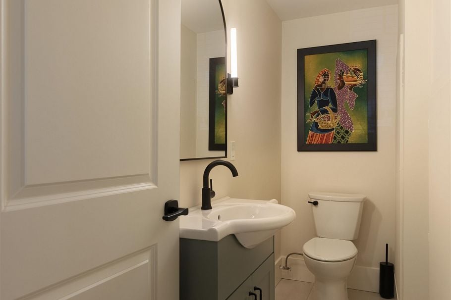2515 W 6th Avenue Vancouver, BC - 16
