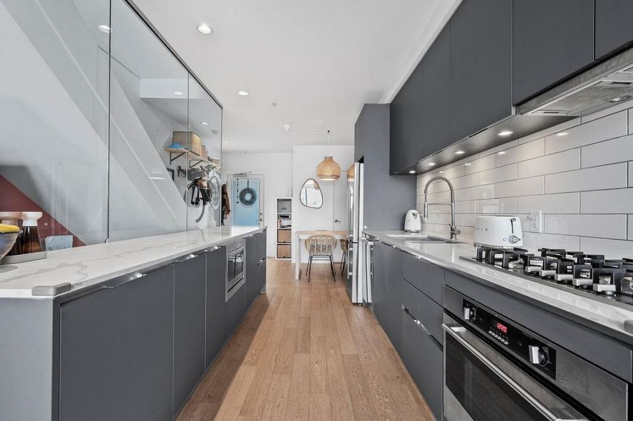 311 1647 E Pender Street Vancouver, BC - 7
