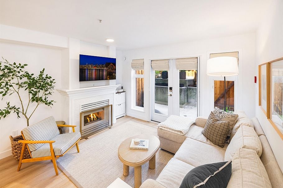235 2565 W Broadway Vancouver, BC - 4