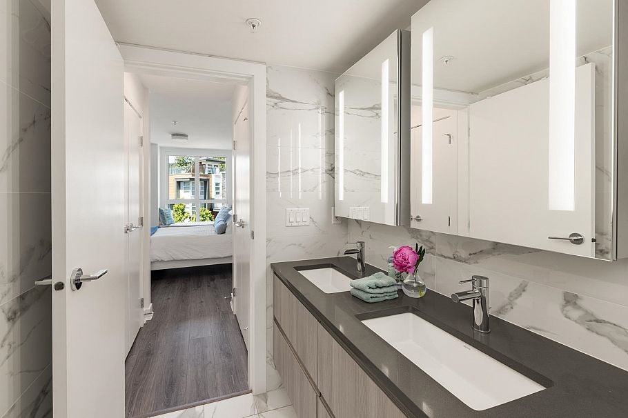 215 2060 Curling Road North Vancouver, BC - 22