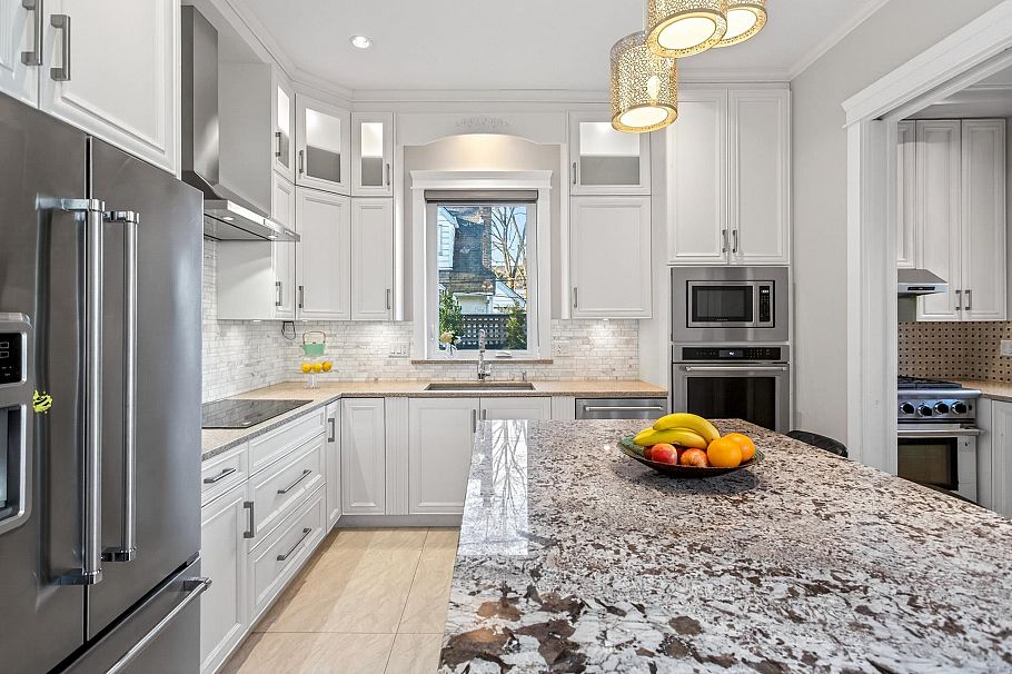 2989 W 32nd Avenue Vancouver, BC - 8