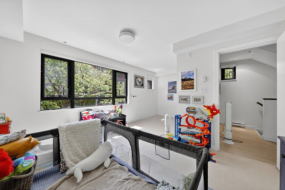 1088 W 7th Avenue Vancouver, BC - 23