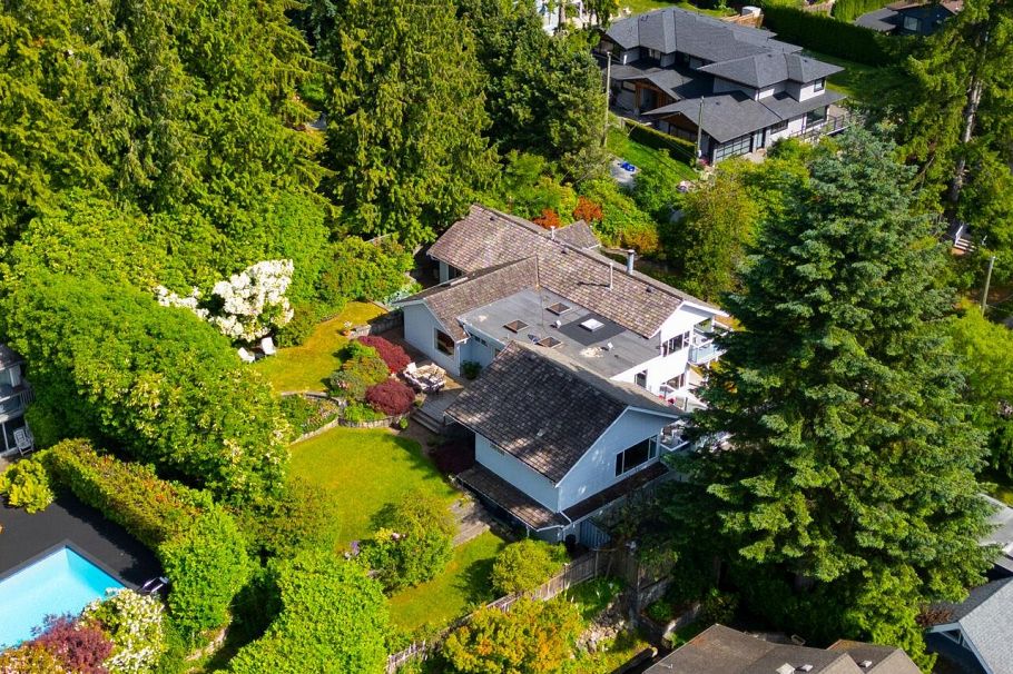 530 E Queens Road North Vancouver, BC - 37