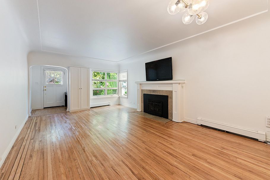 2744 W 10th Avenue Vancouver, BC - 4