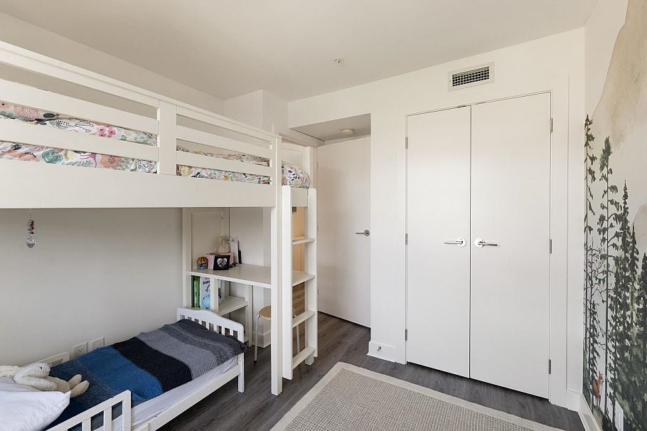 215 2060 Curling Road North Vancouver, BC - 27