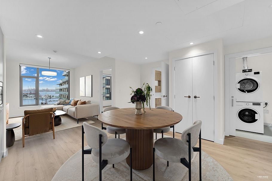 401 755 Harbourside Drive North Vancouver, BC - 1