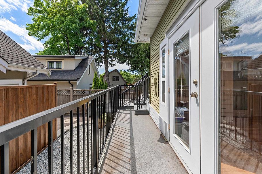 2744 W 10th Avenue Vancouver, BC - 39
