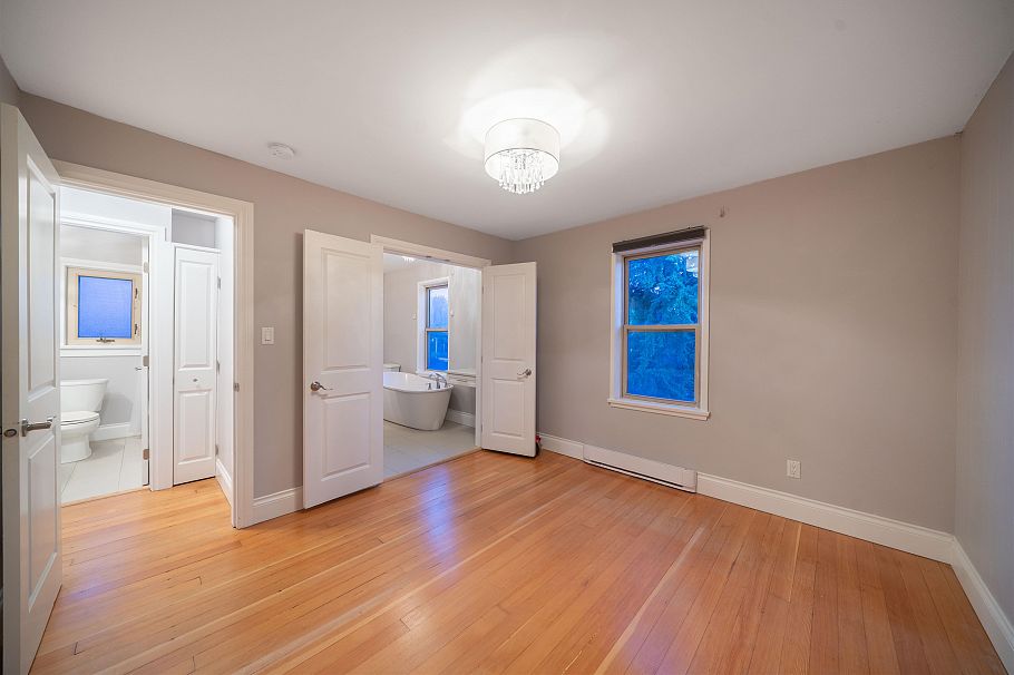 2528 Adanac Street Vancouver, BC - 14