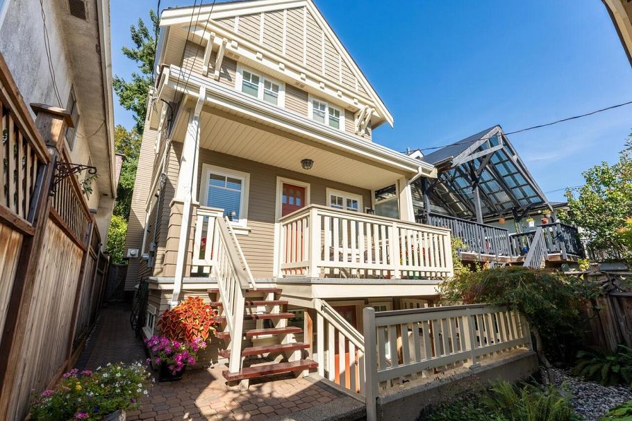 2144 E 4th Avenue Vancouver, BC - 23