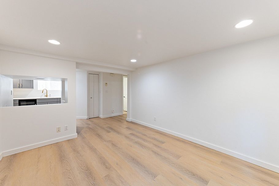 2744 W 10th Avenue Vancouver, BC - 12