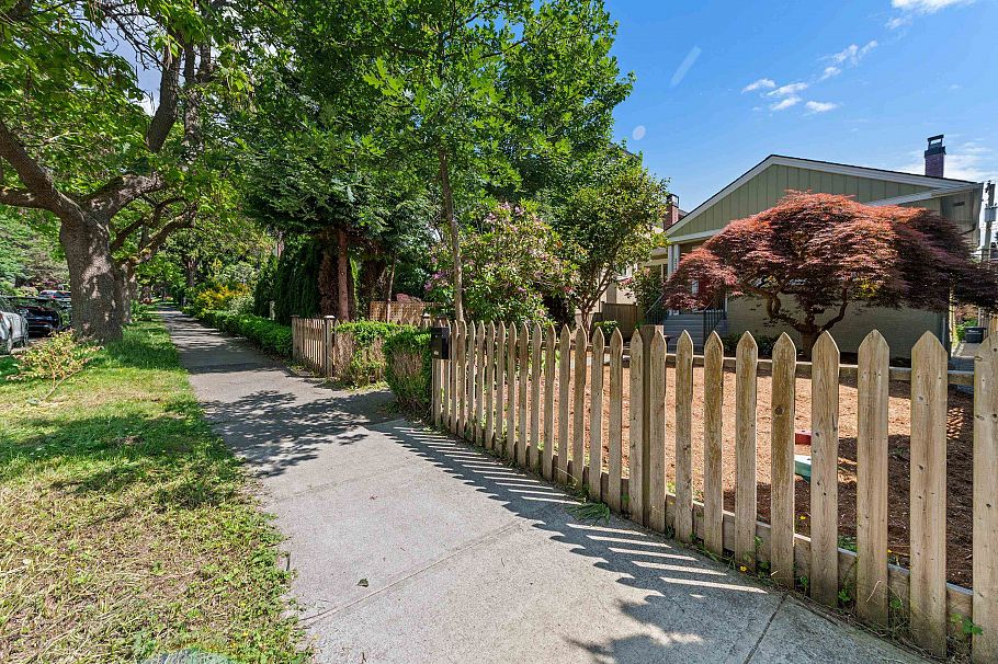 2744 W 10th Avenue Vancouver, BC - 31
