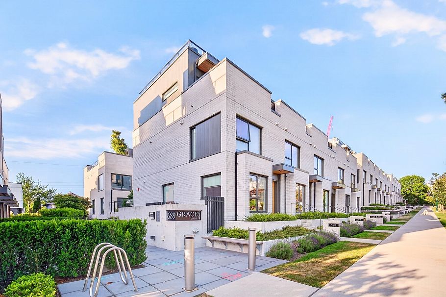 675 W 30th Avenue Vancouver, BC - 1