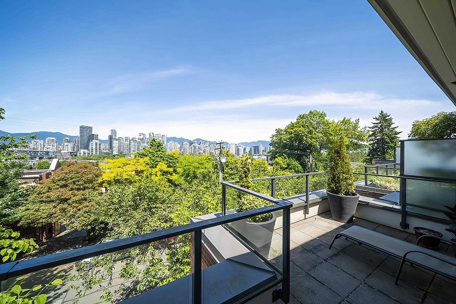 1088 W 7th Avenue Vancouver, BC - 32