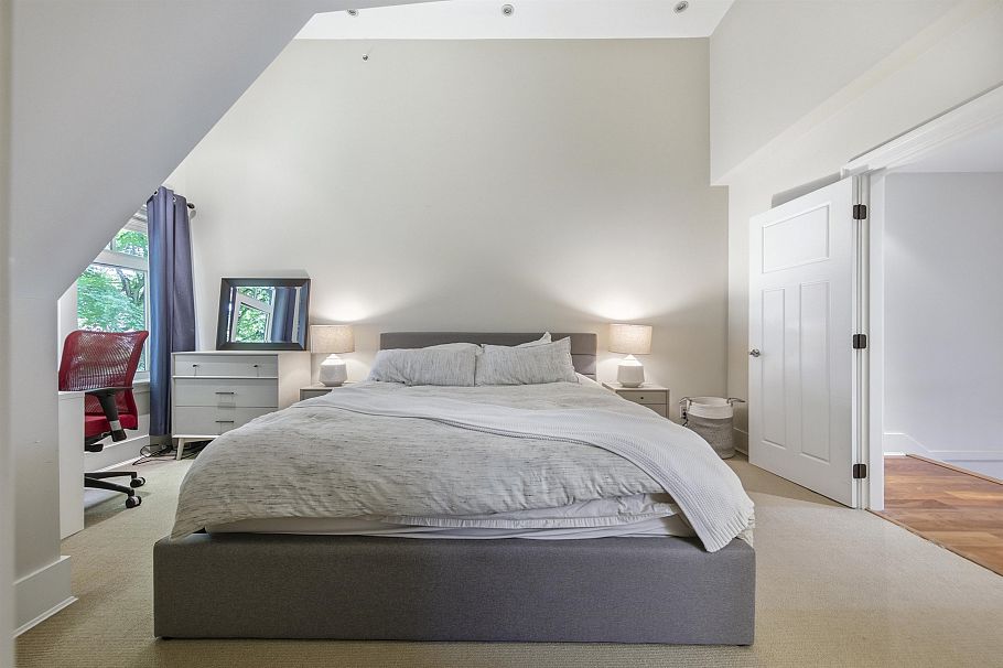 2436 W 8th Avenue Vancouver, BC - 5