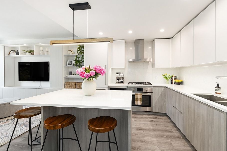 215 2060 Curling Road North Vancouver, BC - 12