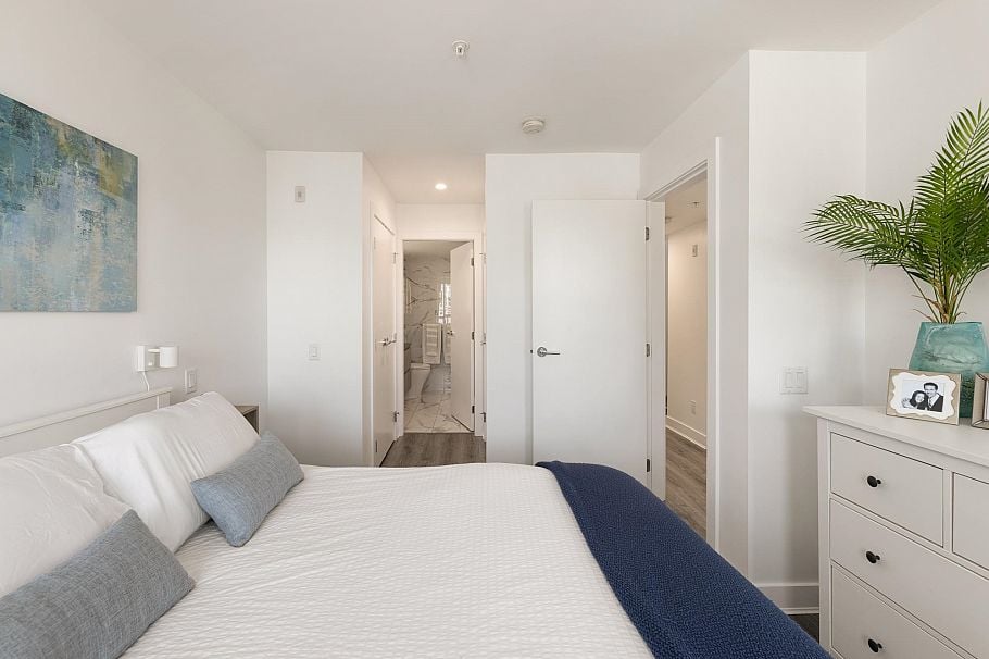 215 2060 Curling Road North Vancouver, BC - 20