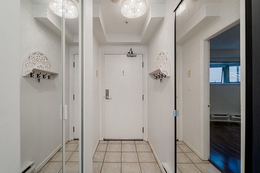 202 3673 W 11th Avenue Vancouver, BC - 5