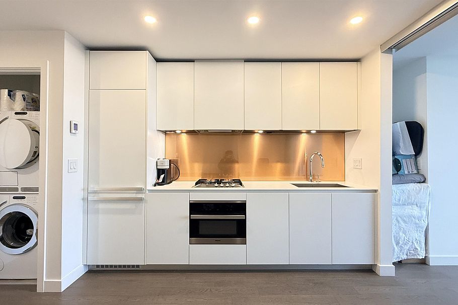 3908 1480 Howe Street Vancouver, BC - 5
