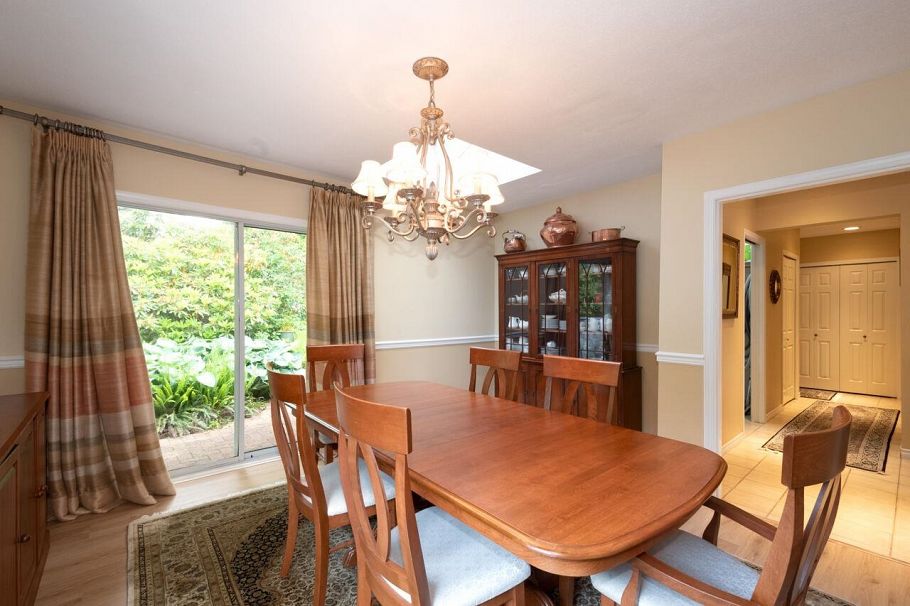 530 E Queens Road North Vancouver, BC - 15