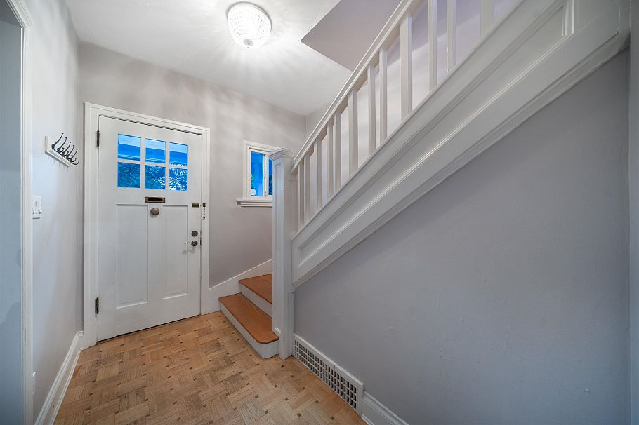 2528 Adanac Street Vancouver, BC - 13