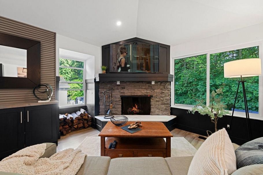 1430 Draycott Road North Vancouver, BC - 2