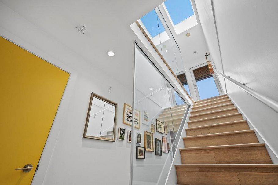311 1647 E Pender Street Vancouver, BC - 23