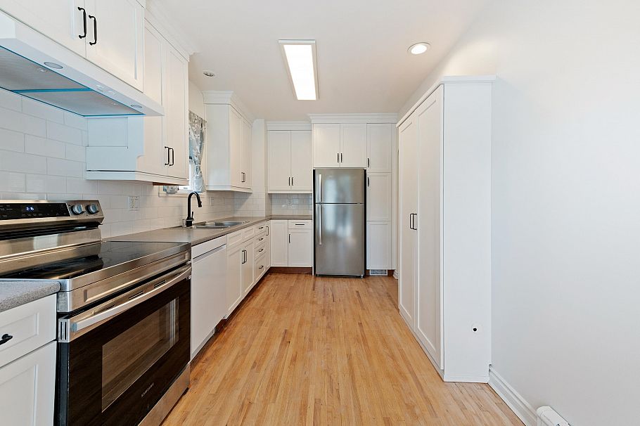 2744 W 10th Avenue Vancouver, BC - 32