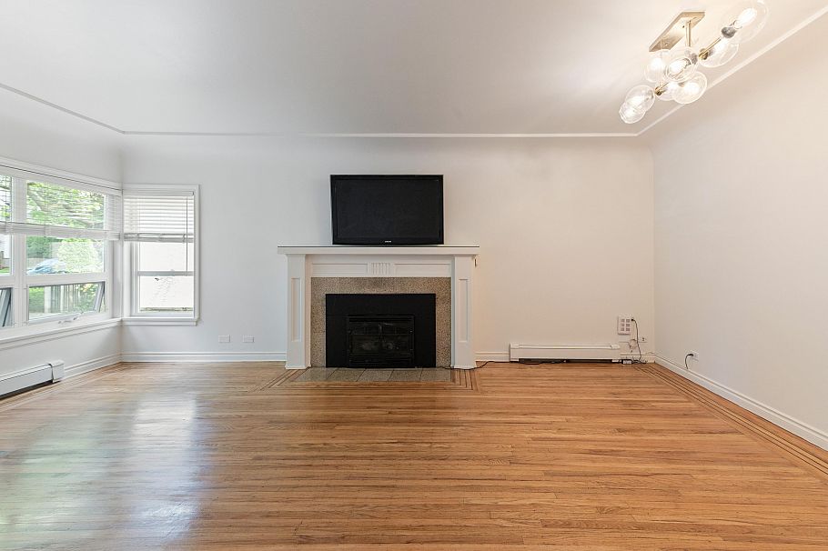 2744 W 10th Avenue Vancouver, BC - 5