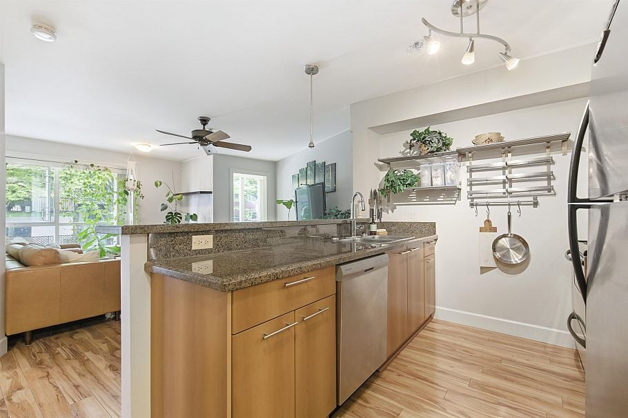 201 1718 Venables Street Vancouver, BC - 5