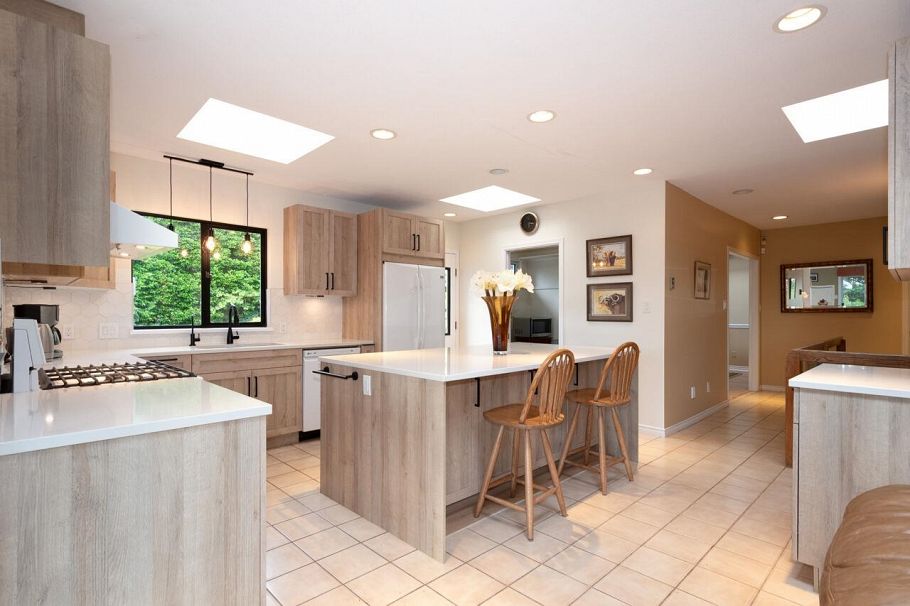 530 E Queens Road North Vancouver, BC - 5
