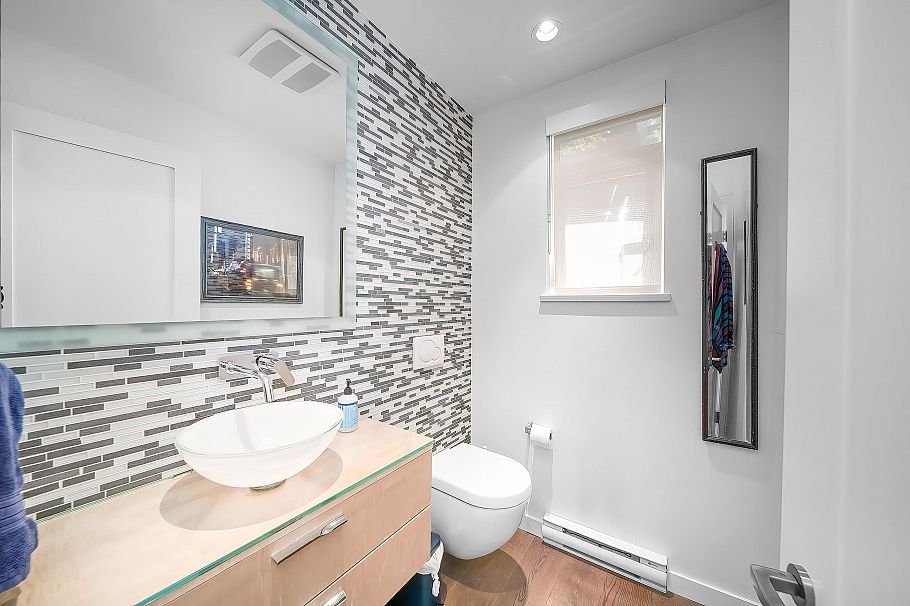 1088 W 7th Avenue Vancouver, BC - 24