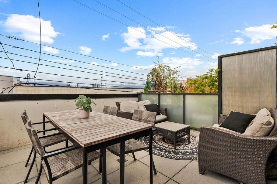 311 1647 E Pender Street Vancouver, BC - 12