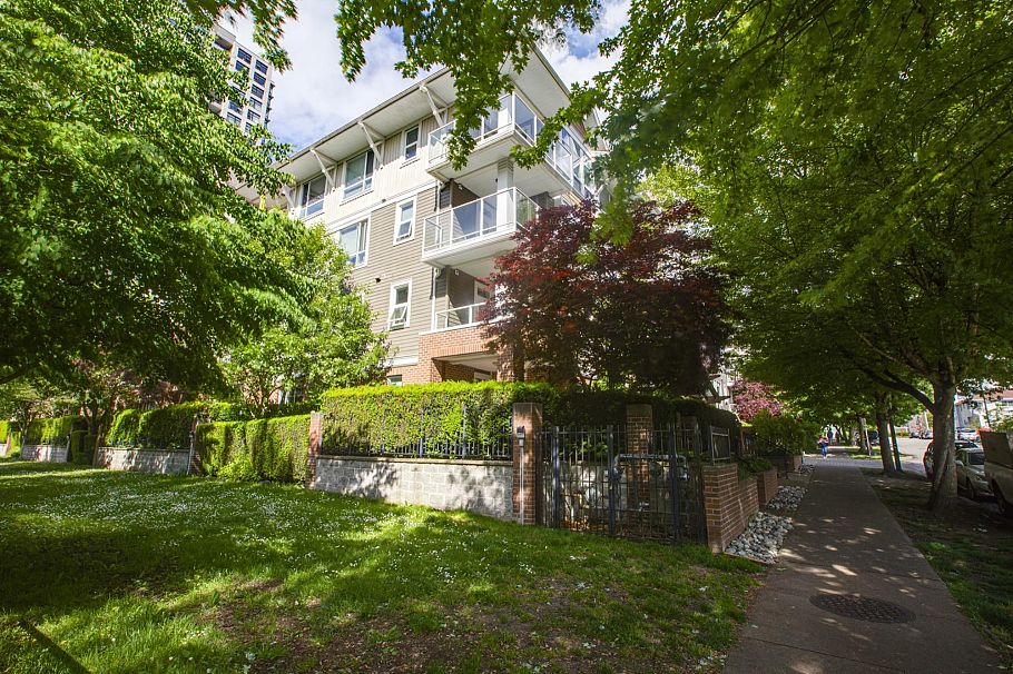 107 3551 Foster Avenue Vancouver, BC - 27
