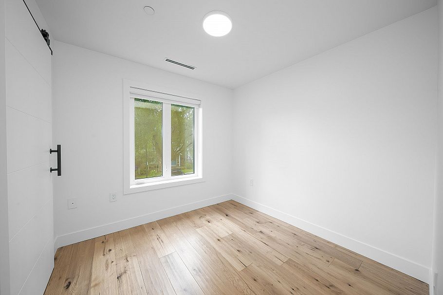 1 2777 E 27th Avenue Vancouver, BC - 17