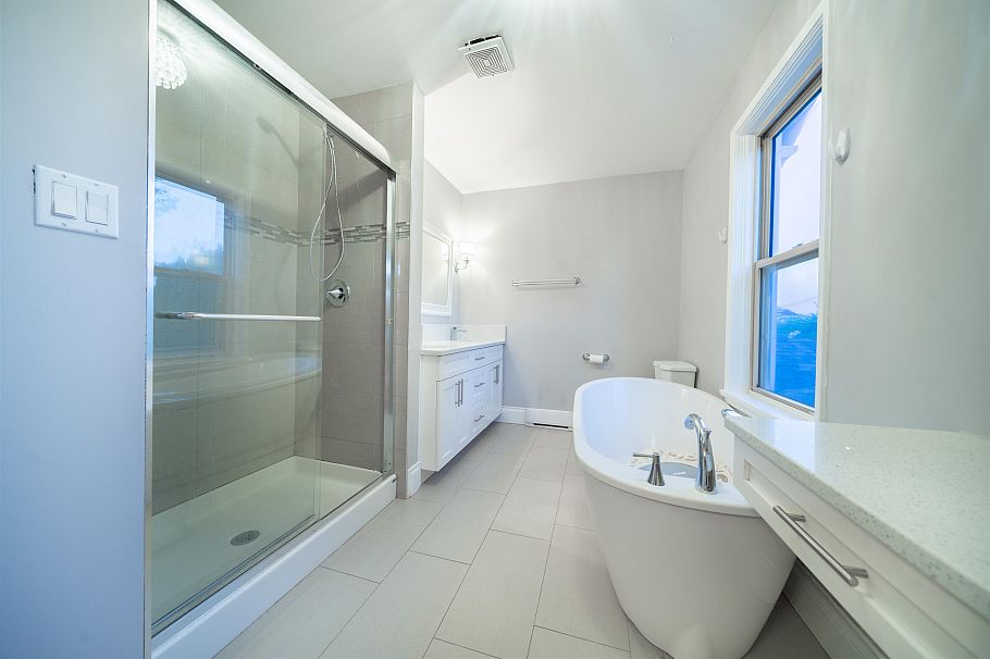 2528 Adanac Street Vancouver, BC - 18