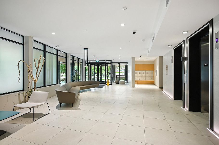 212 3581 Ross Drive Vancouver, BC - 3