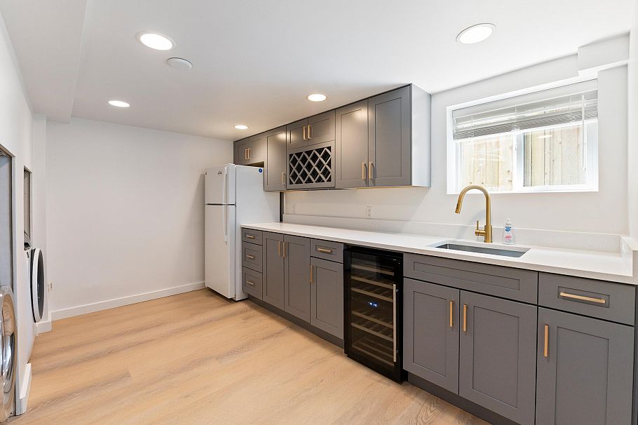 2744 W 10th Avenue Vancouver, BC - 15