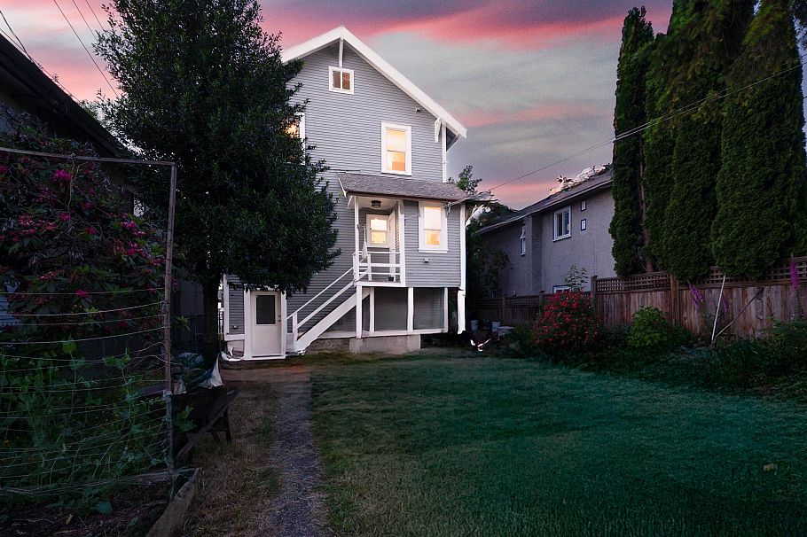 2528 Adanac Street Vancouver, BC - 3