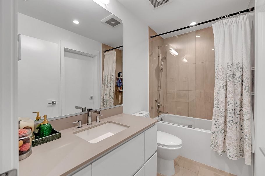 303 715 W 15 Street Street North Vancouver, BC - 9