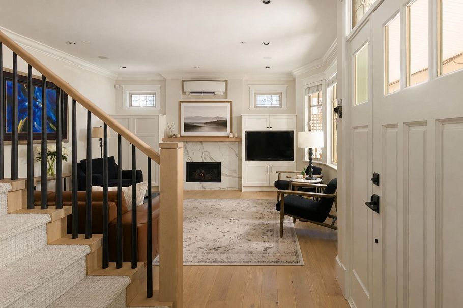 2515 W 6th Avenue Vancouver, BC - 3