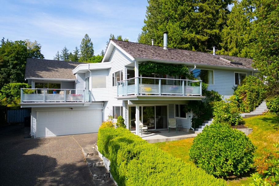 530 E Queens Road North Vancouver, BC - 1
