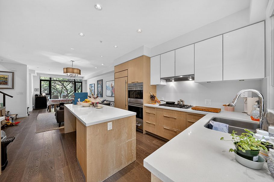 1088 W 7th Avenue Vancouver, BC - 19