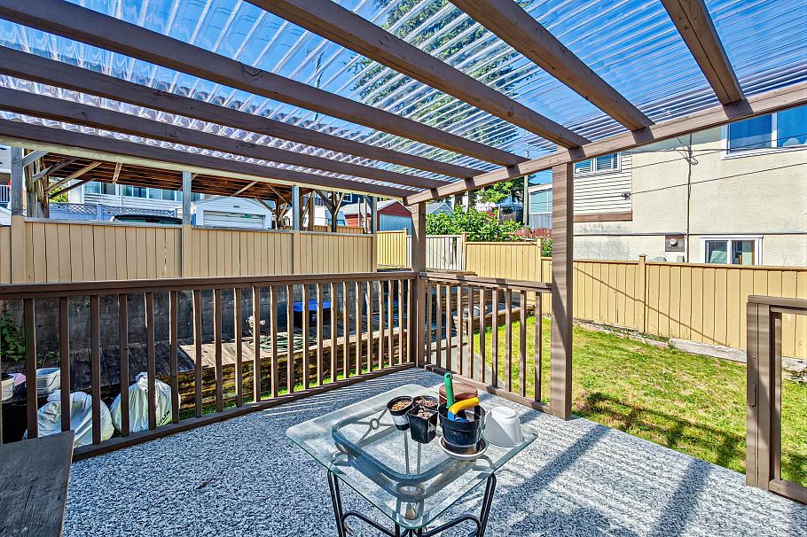 2514 E 27th Avenue Vancouver, BC - 27