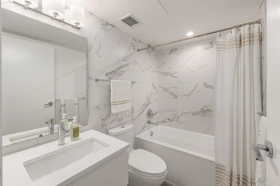 215 2060 Curling Road North Vancouver, BC - 29