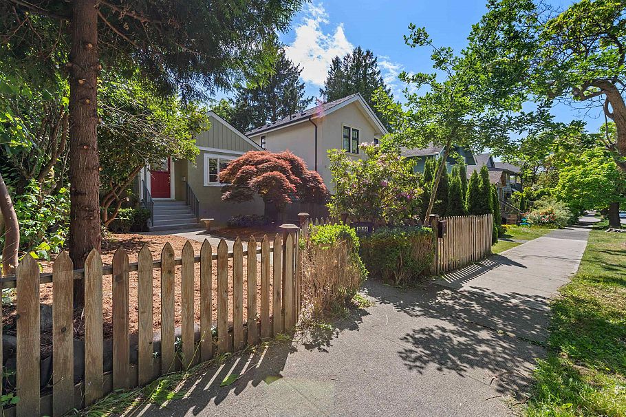2744 W 10th Avenue Vancouver, BC - 3